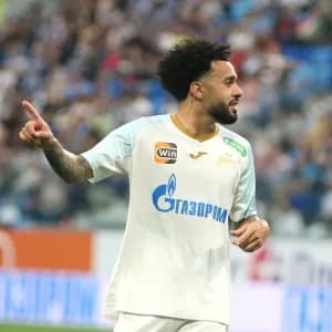 Alvo do Flamengo, Claudinho é campeão na Rússia e faz mistério sobre futuro