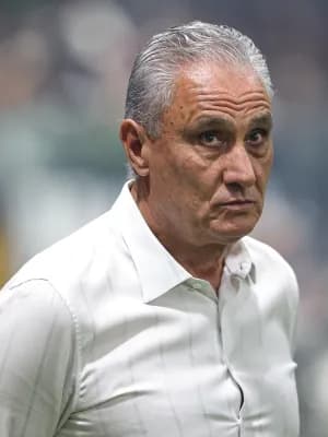 Tite não poupa juiz e calendário após baile do Fla: 'Não roubem meu queijo'