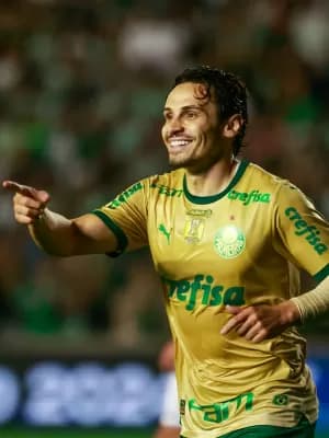 Palmeiras cola no Botafogo em rodada com 'chororô' e 'créu' no Flamengo