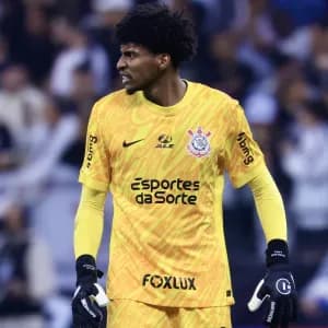 Presidente erra data de compra, e Corinthians pagará para escalar goleiro