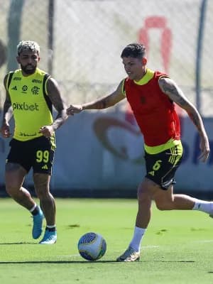 Ayrton Lucas treina e Flamengo pode ter retornos importantes contra o Bahia