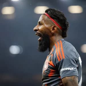 Seleção tem conversa com Rodinei na preparação da lista para a Copa América