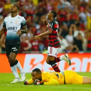 Quarteto brilha em vitória do Fla sobre o Corinthians; veja notas dos times