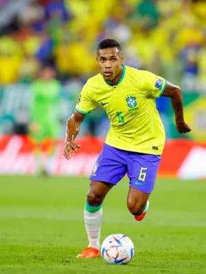 Flamengo busca 'saber as condições' do lateral-esquerdo Alex Sandro