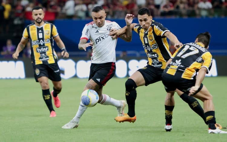 Flamengo aguenta pressão, mas vence Amazonas e se classifica às oitavas de final da Copa do Brasil