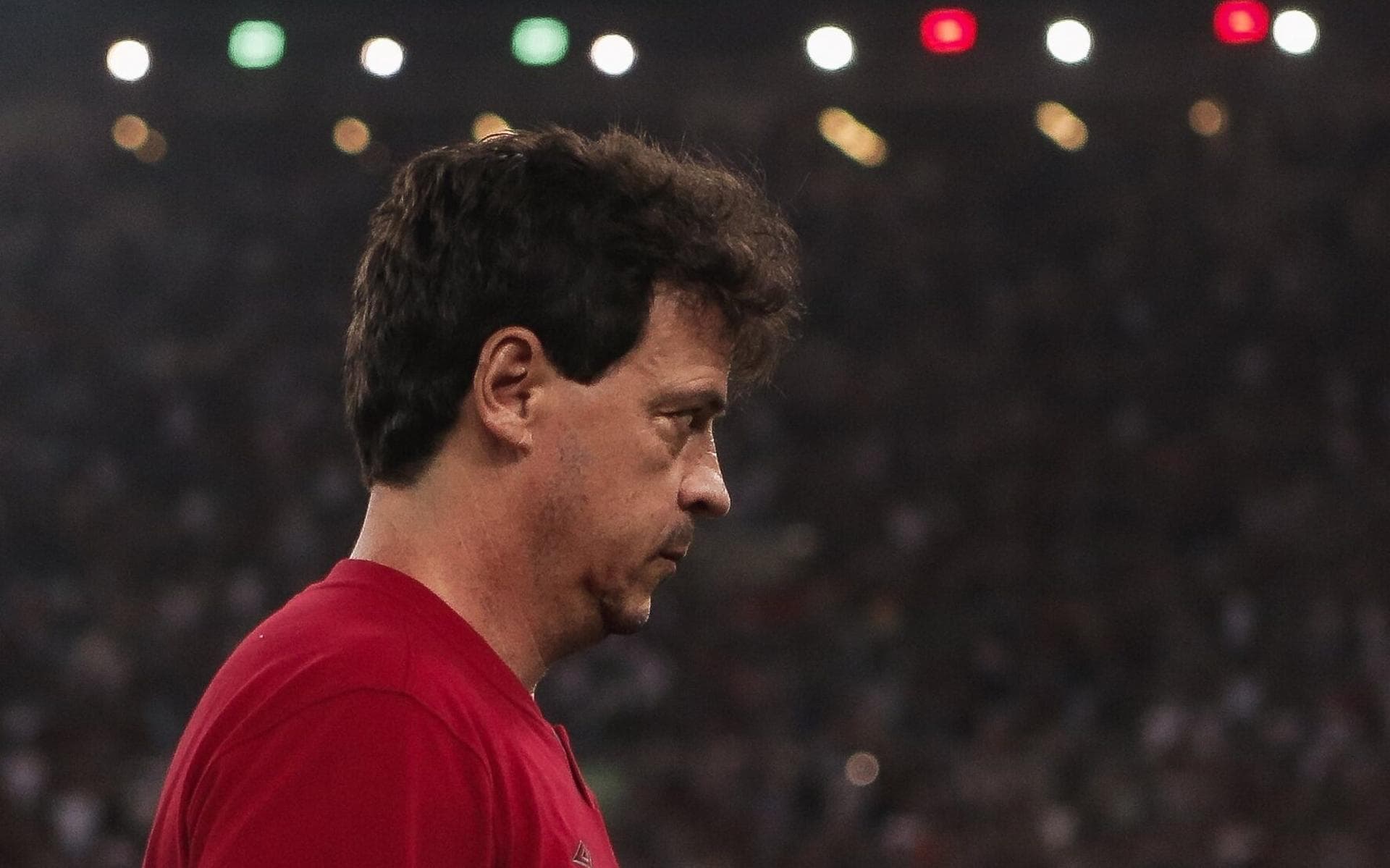 ‘Piada’: torcida do Fluminense detona Fernando Diniz durante Fla-Flu; veja reações