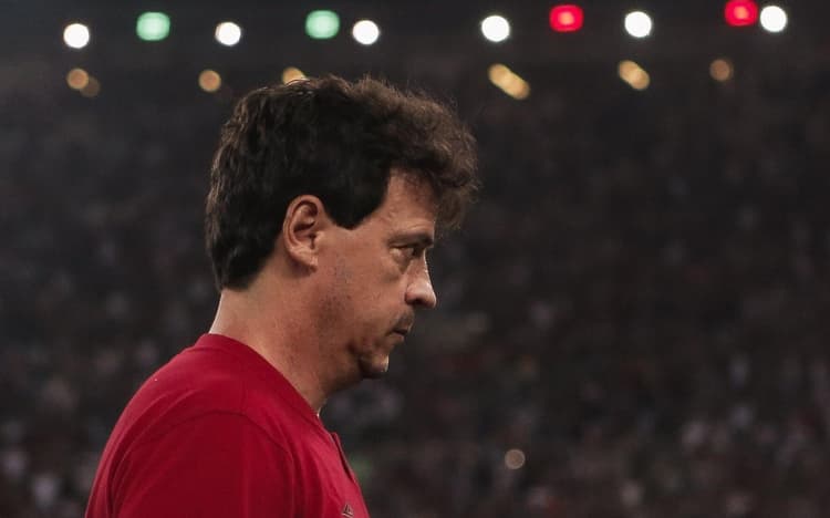 ‘Piada’: torcida do Fluminense detona Fernando Diniz durante Fla-Flu; veja reações
