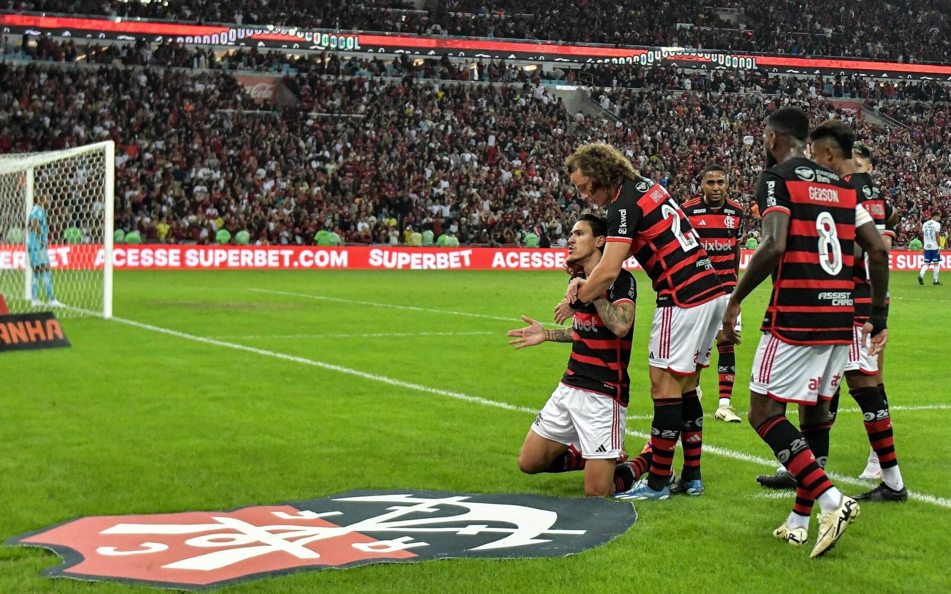 Pedro marca, Flamengo vence Cruzeiro e abre vantagem na liderança do Brasileirão
