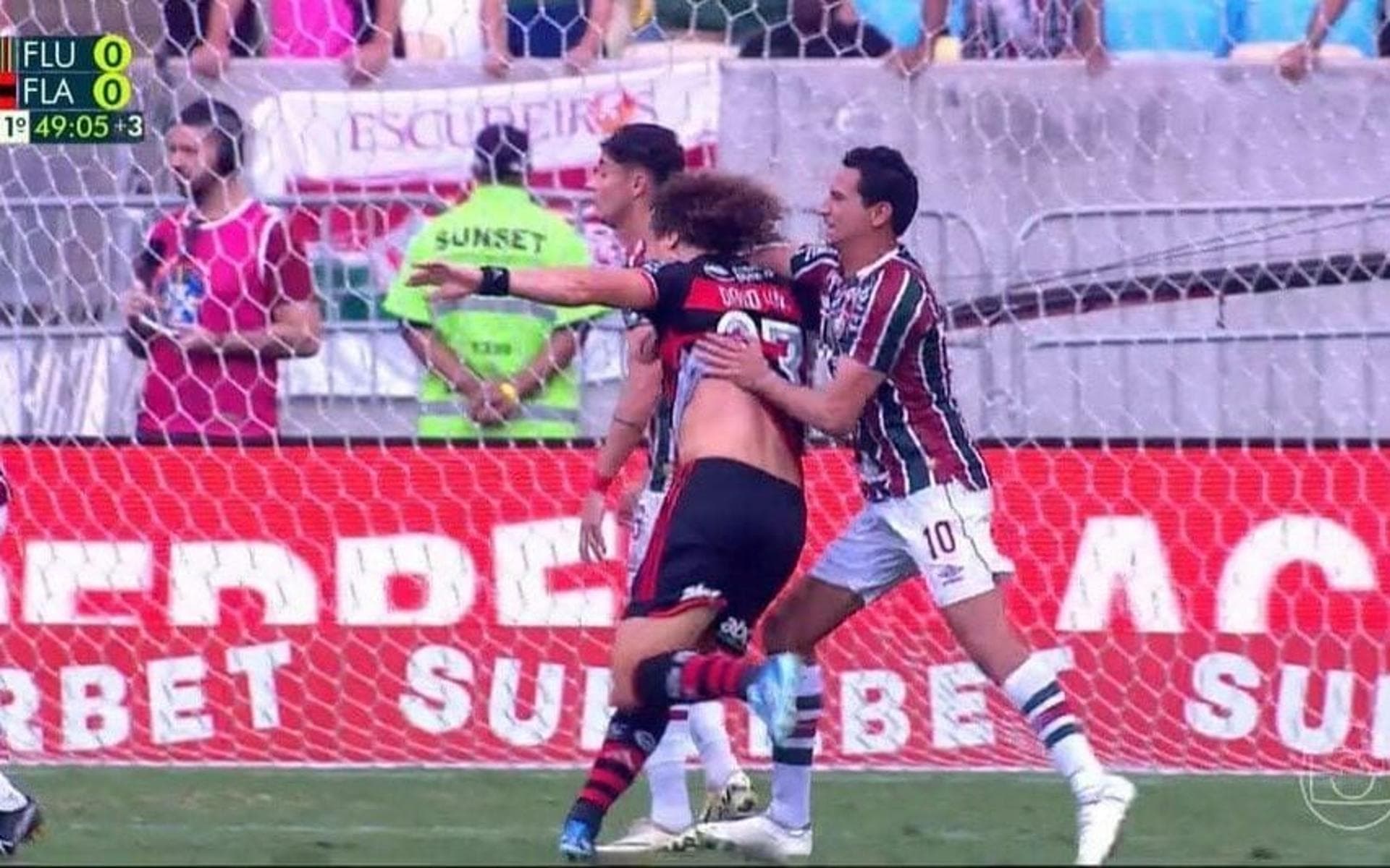 Torcedores do Flamengo vão à loucura com arbitragem no Fla-Flu: ‘Irritante’