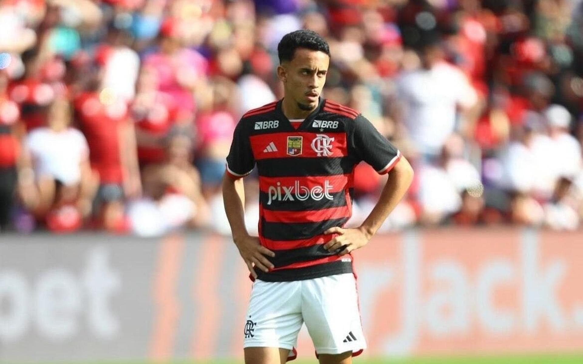 Flamengo e estafe de Matheus Gonçalves veem o meia se desvalorizando e vão avaliar propostas