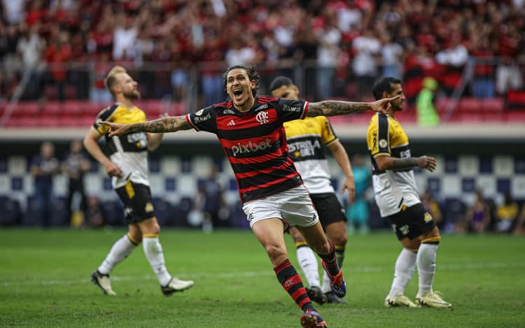 Em jogo de dois pênaltis, Gabigol e Pedro decidem e Flamengo segue vivo na luta pelo título