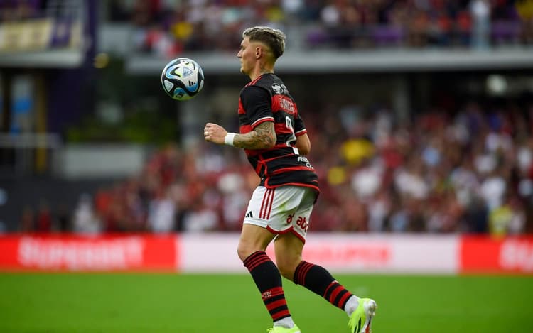 Torcedores do Flamengo criticam laterais da equipe: ‘Piores da posição’