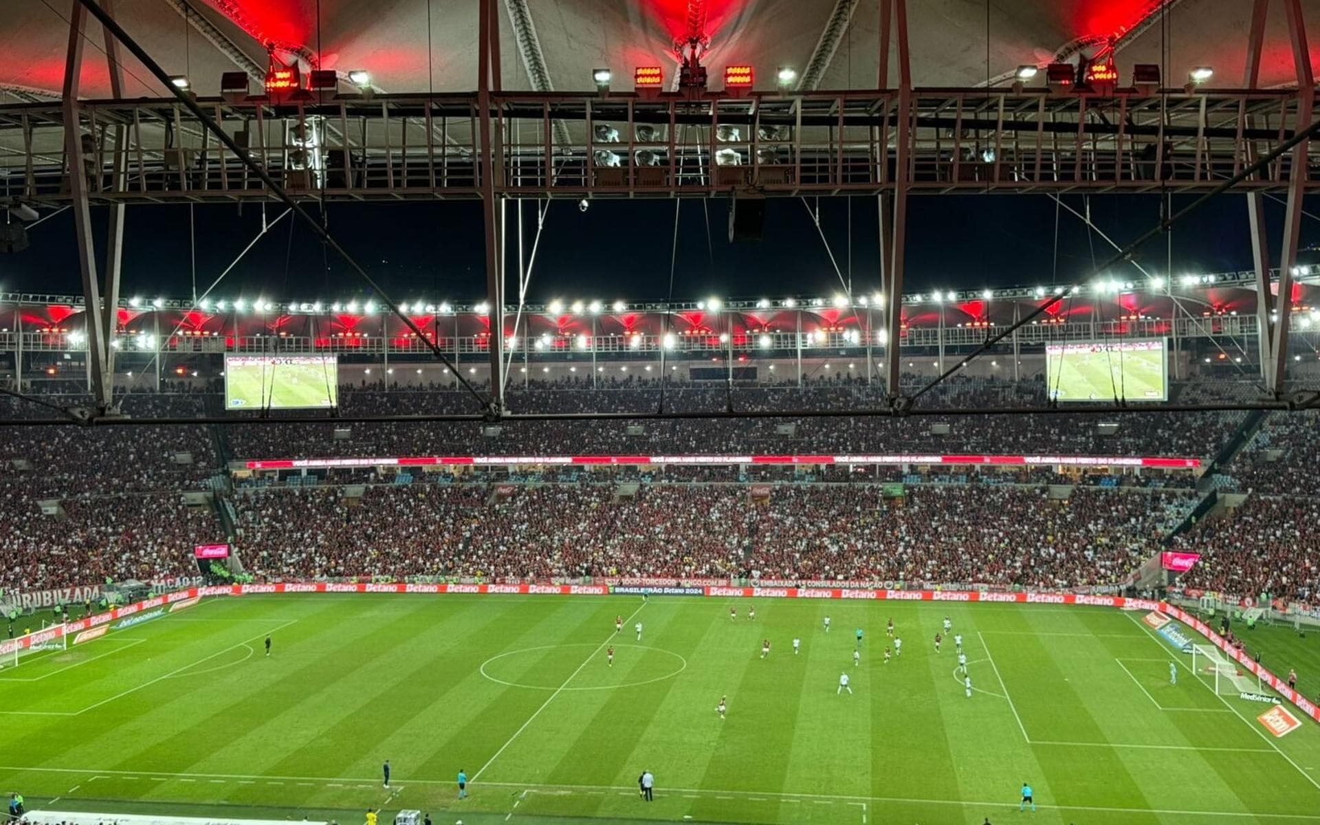 Flamengo defende invencibilidade contra o Palmeiras no Maracanã