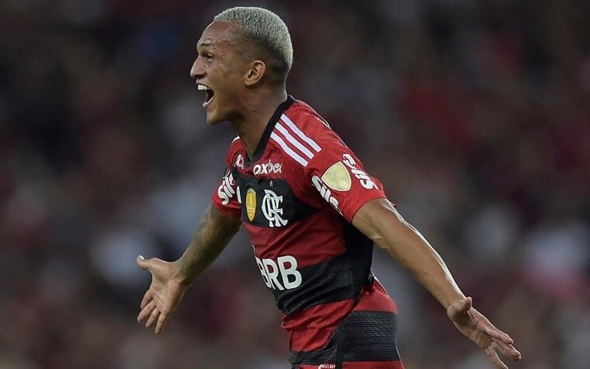 Flamengo aumenta pedida e faz exigência para vender Wesley a clube inglês