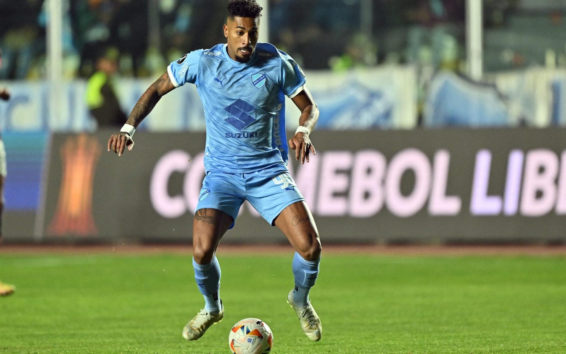 Ex-Vasco pune Flamengo pelo Bolívar e leva torcedores à loucura: ‘Iniesta? Não, é o Fábio Gomes’