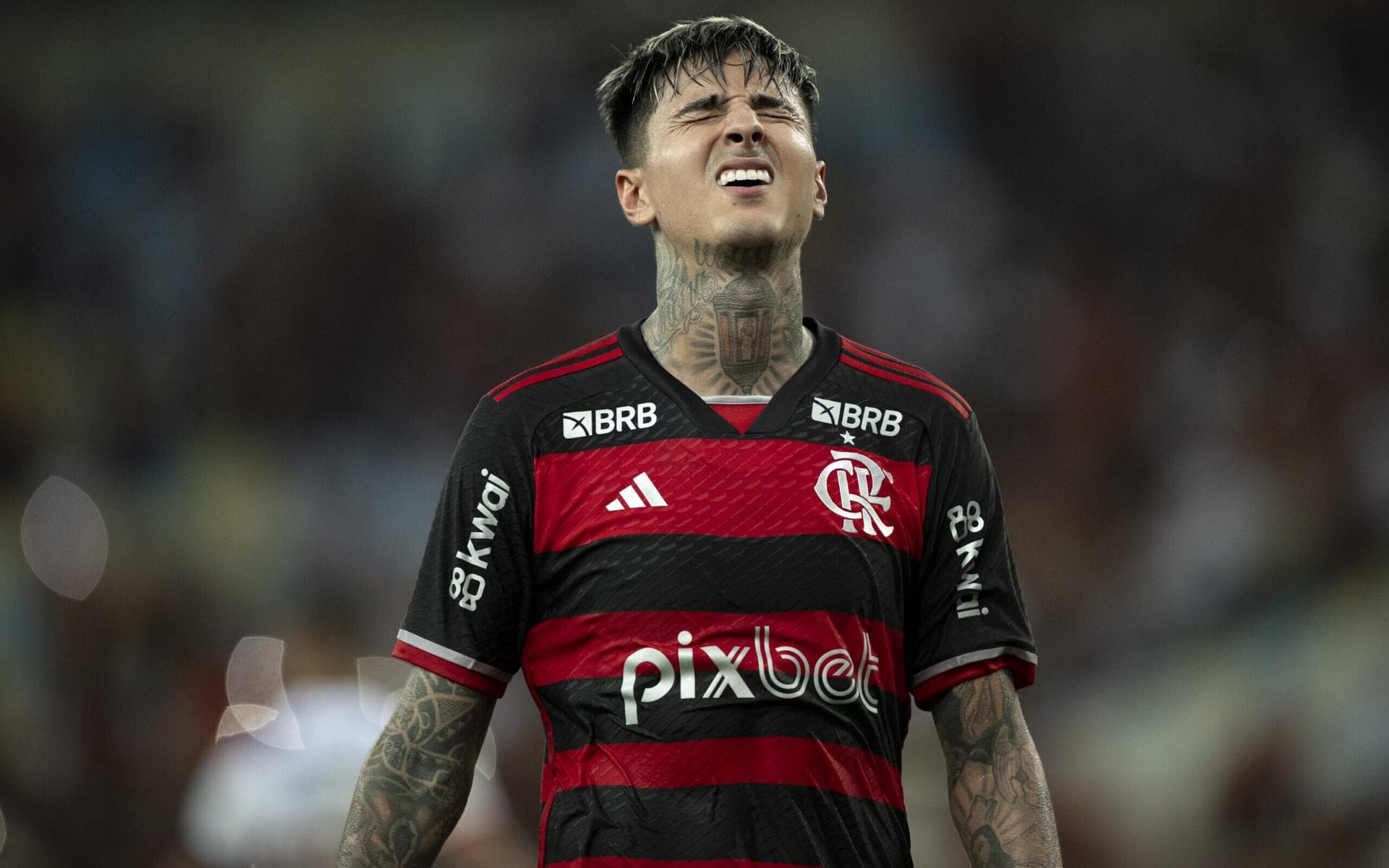 Meia Flamengo, Pulgar publica foto de tornozelo e ironiza VAR; veja imagem