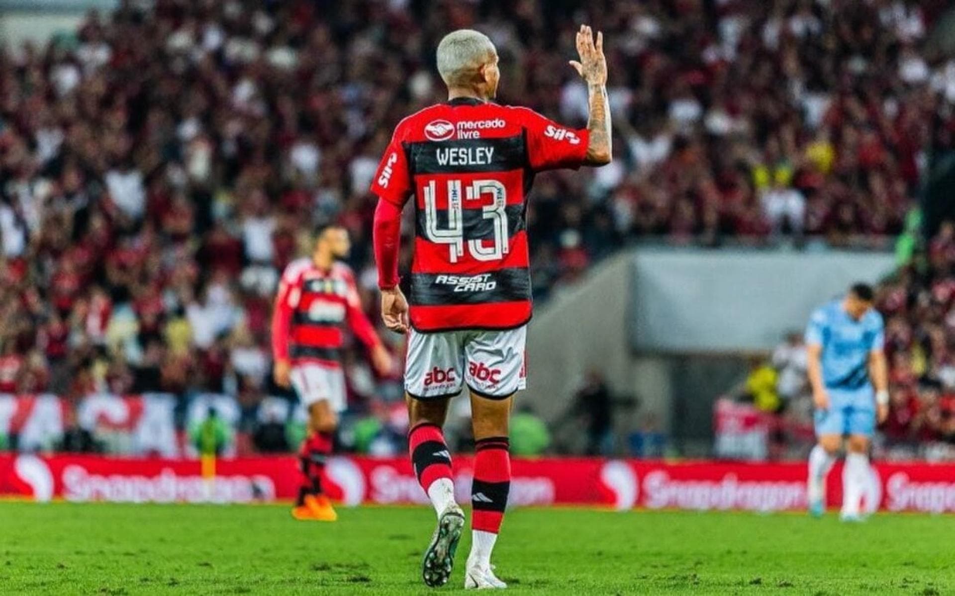 Clube europeu aumenta proposta, e Flamengo encaminha venda de Wesley