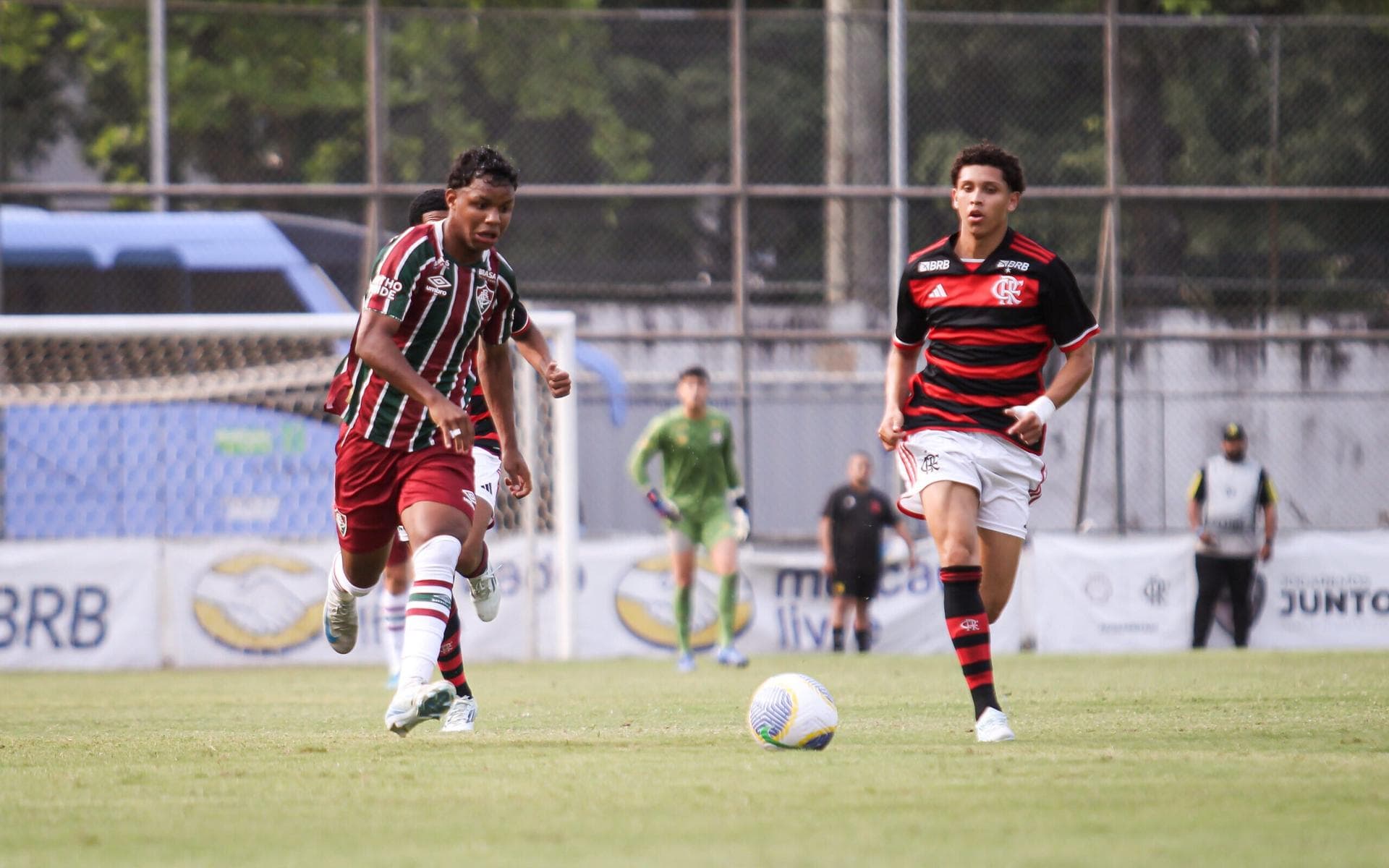 Flamengo e Fluminense empatam nas quartas do Brasileirão sub-17