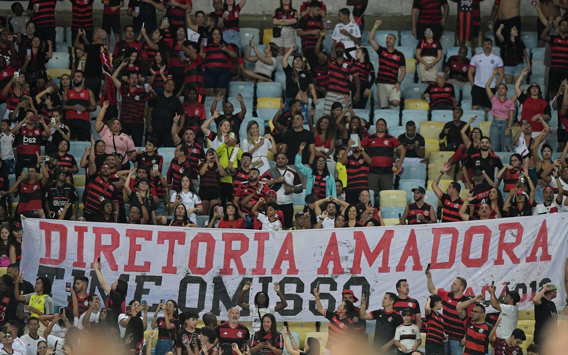 Em meio a protestos da torcida, Flamengo registra pior público no Maracanã na temporada