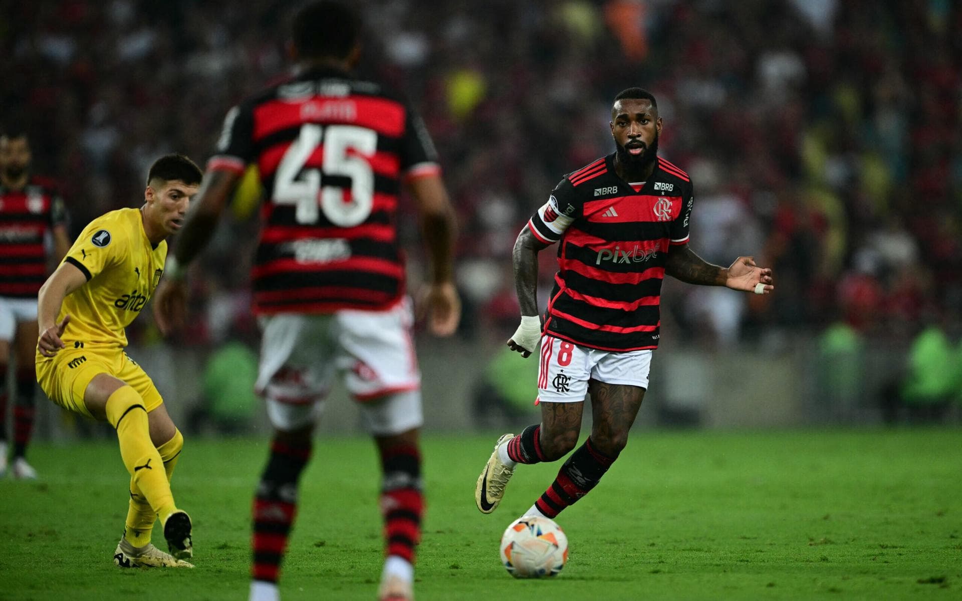 Gerson pede ‘mentalidade forte’ ao Flamengo após derrota na Libertadores