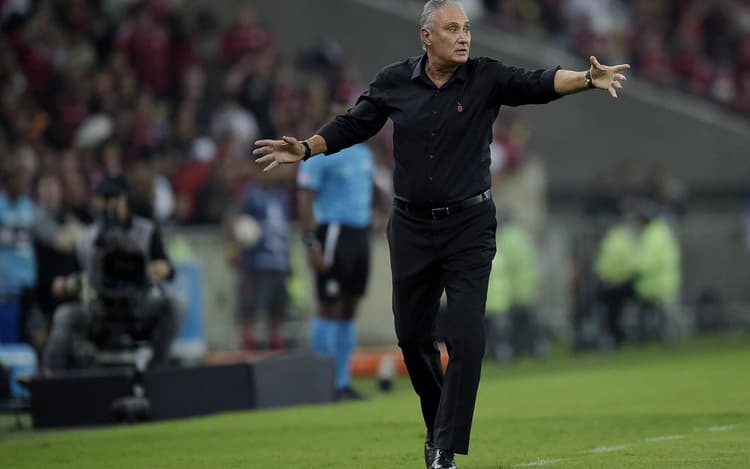 Com novidade no meio, Tite define Flamengo para enfrentar o Peñarol