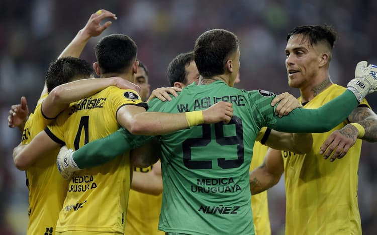 Flamengo reencontra Peñarol buscando fazer história e quebrar escrita