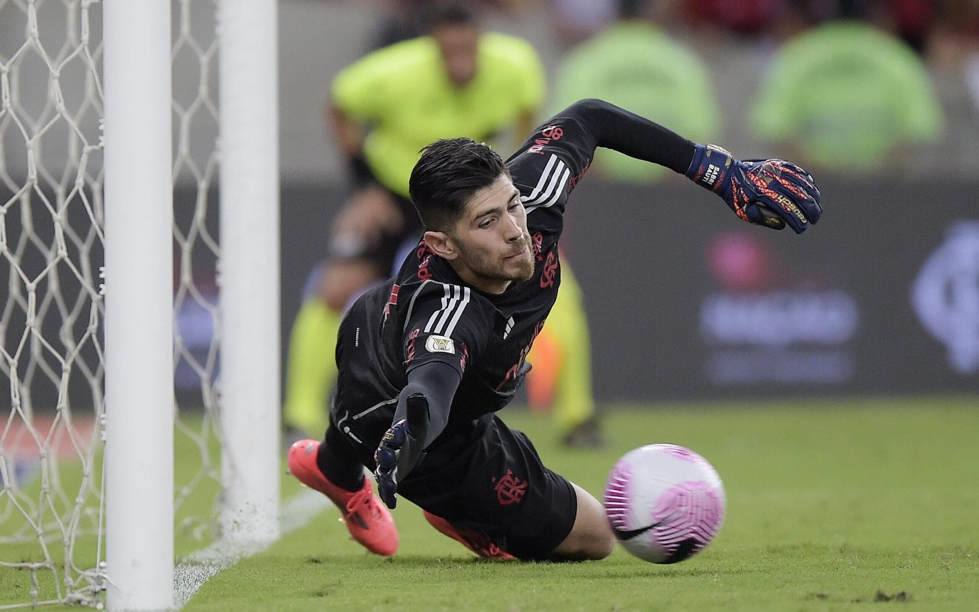 Defesa de Rossi no clássico entre Flamengo x Fluminense enlouquece a web