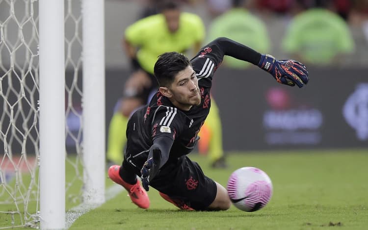 Defesa de Rossi no clássico entre Flamengo x Fluminense enlouquece a web