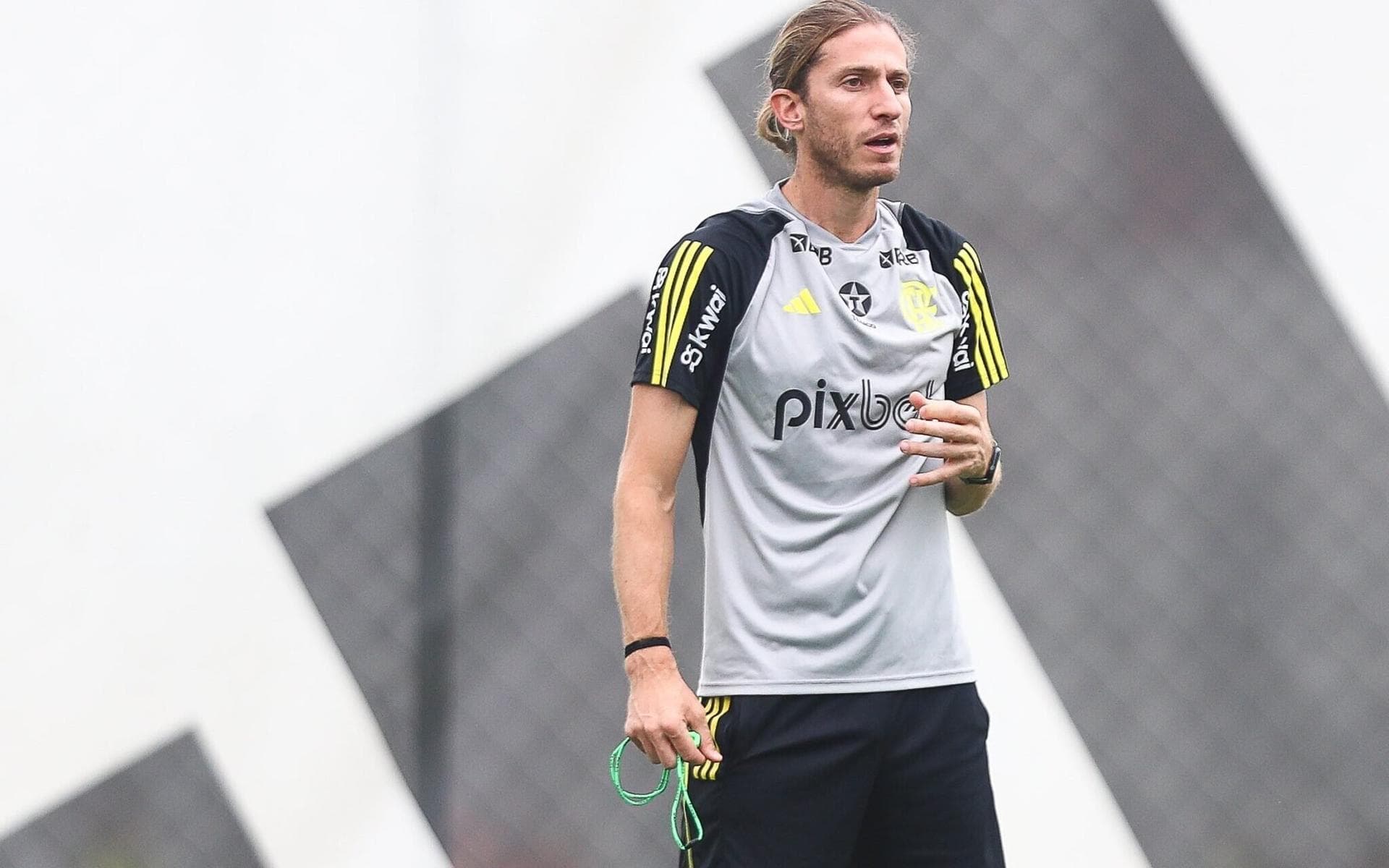 Filipe Luís tem bom aproveitamento em clássicos com Flamengo na base