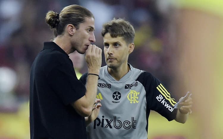 Filipe Luís tem três dúvidas para montar escalação do Flamengo