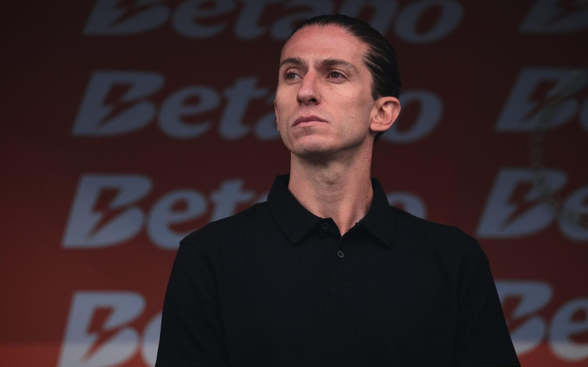 Filipe Luís justifica saída de Gabigol após expulsão de Bruno Henrique no Flamengo