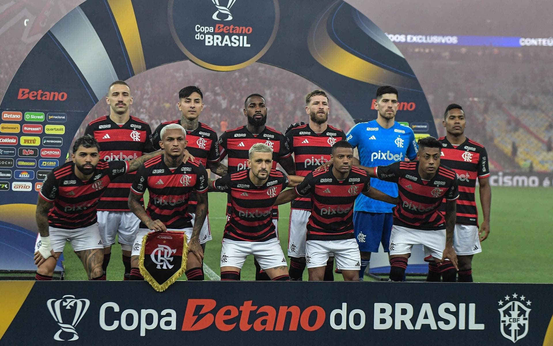 Mulheres de jogadores do Flamengo rompem amizade, diz site