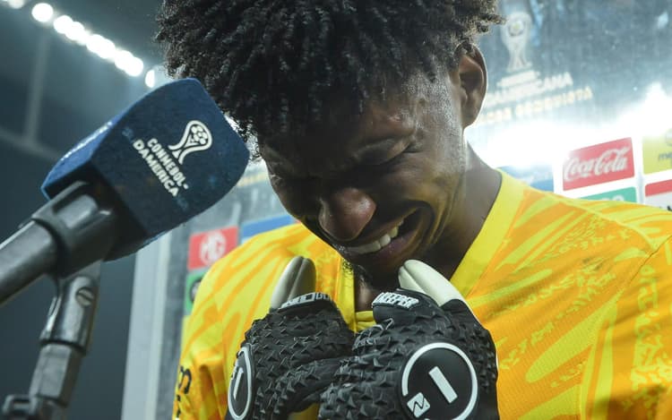 Marcos Braz comenta situação de Hugo Souza no jogo entre Flamengo e Corinthians