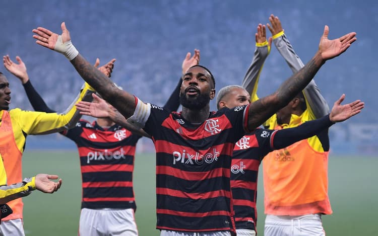 Gerson justifica expulsão de Bruno Henrique em Corinthians x Flamengo: ‘Sem querer’