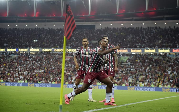 Com recital de Ganso, Fluminense vence Flamengo no Brasileirão
