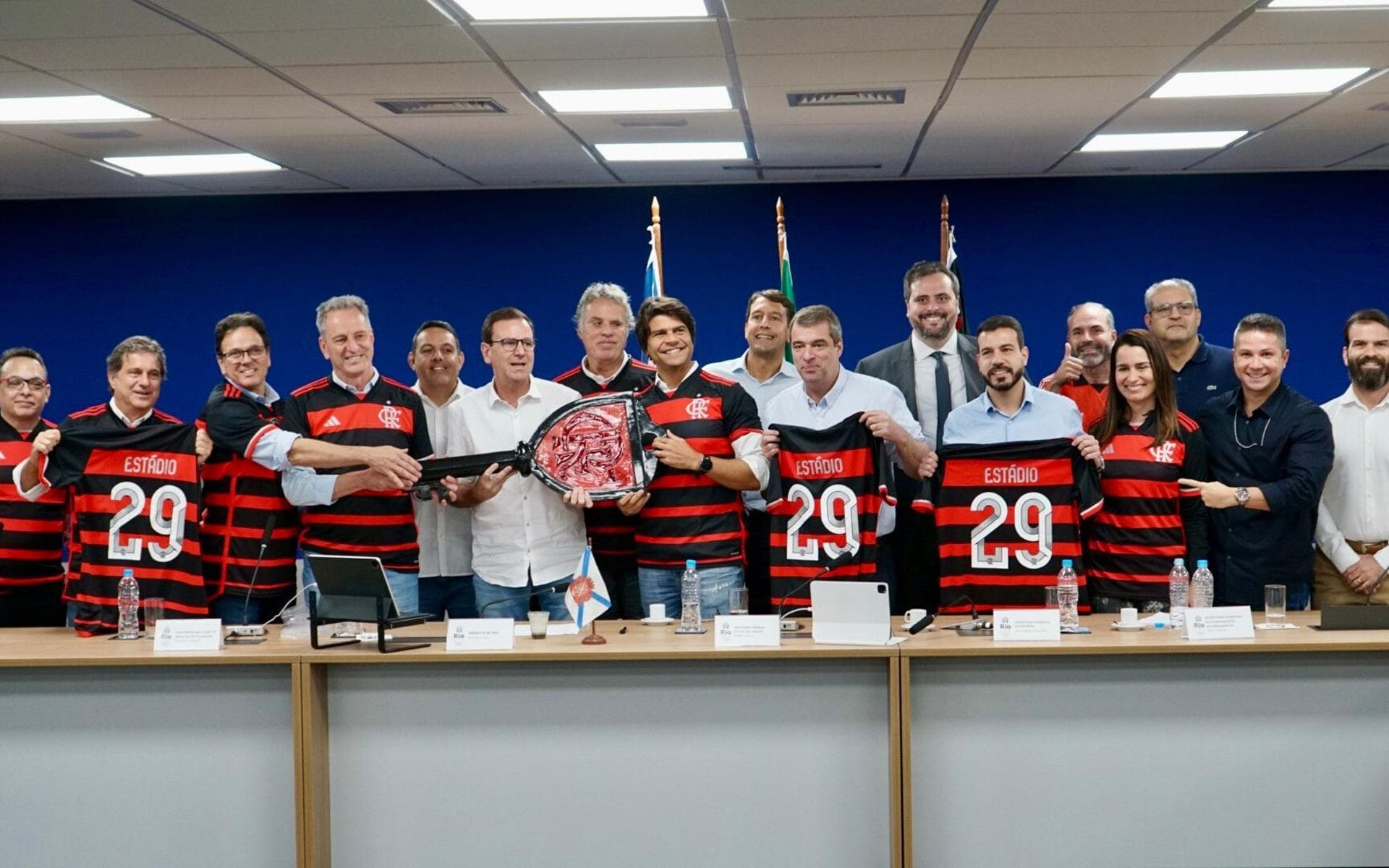 Estádio do Flamengo: como reeleição de Eduardo Paes impacta o projeto