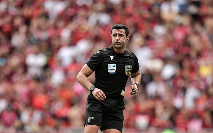 Internautas criticam decisão da arbitragem em Flamengo x Juventude: ‘Abre o olho CBF’