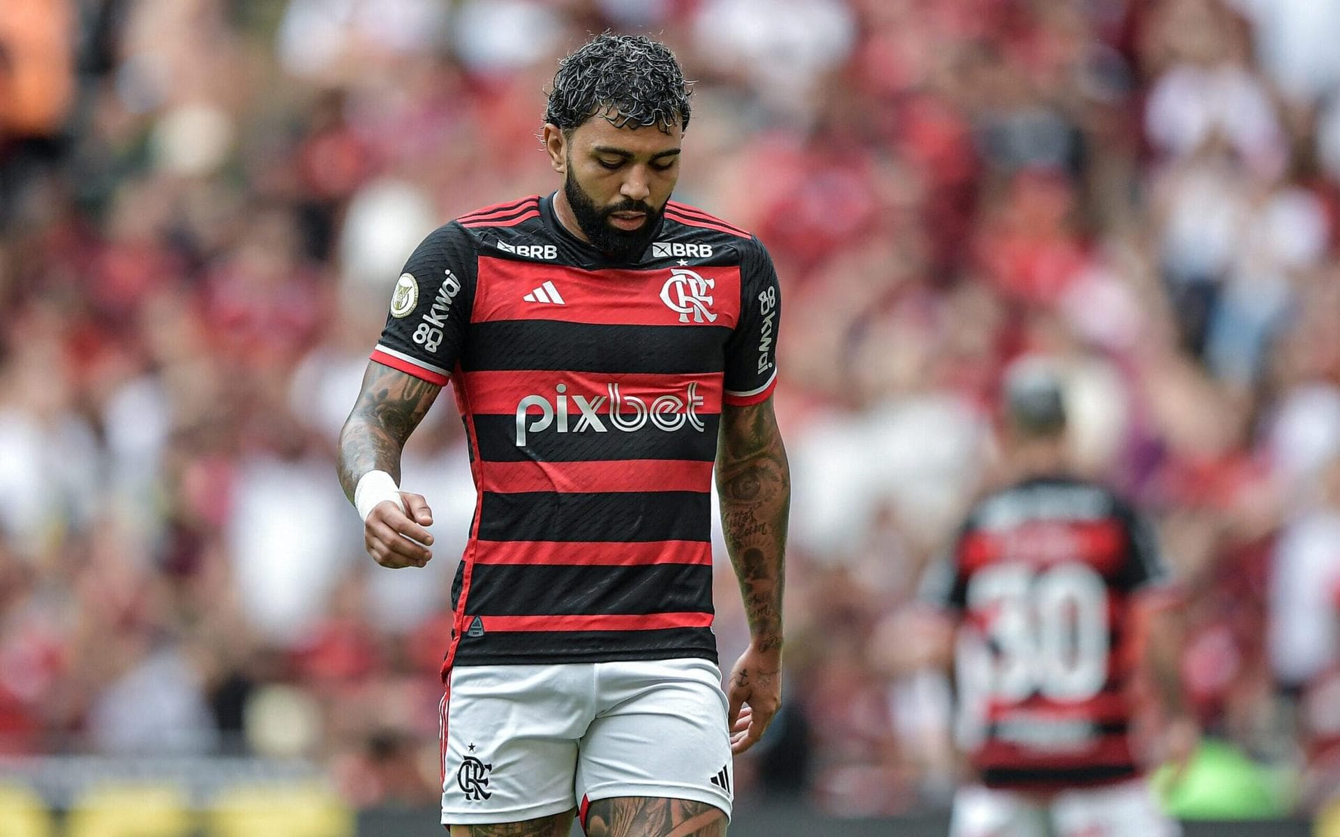 Torcedores do Flamengo perdem a paciência com Gabigol: ‘Artilheiro dos gols impedidos’