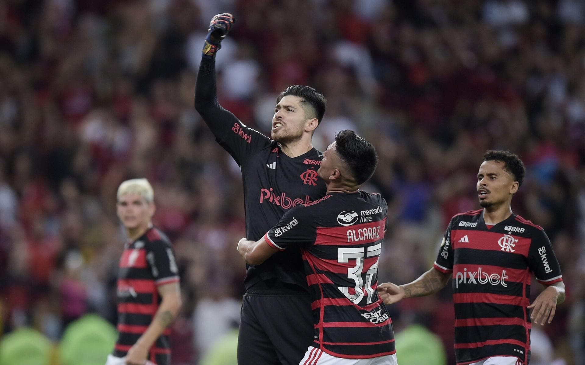Escalação do Flamengo: Filipe Luís faz mistério para decisão contra o Corinthians