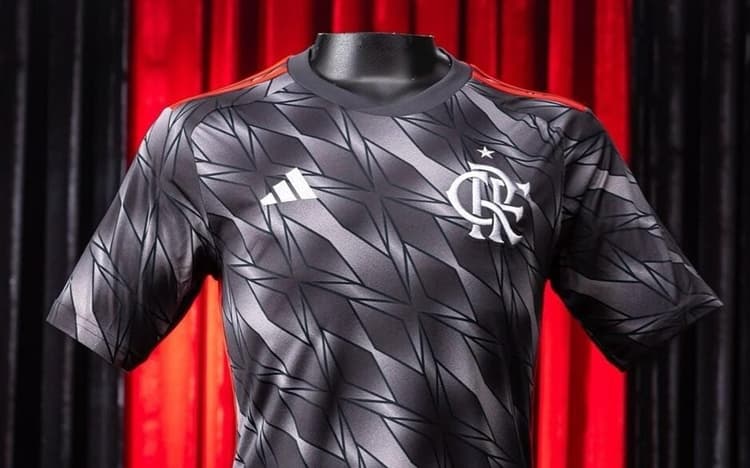 Web reage à nova camisa do Flamengo após lançamento: ‘Desrespeito’