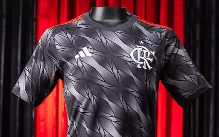 Flamengo lança terceira camisa para temporada; veja imagens