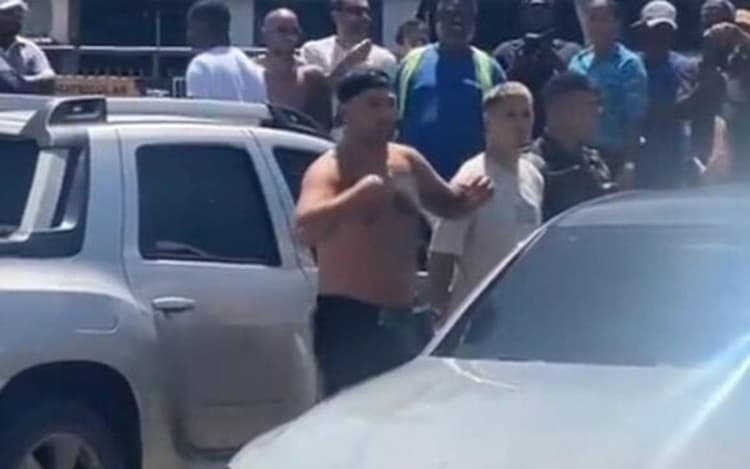 Varela, do Flamengo, se pronuncia sobre confusão com torcida do Peñarol