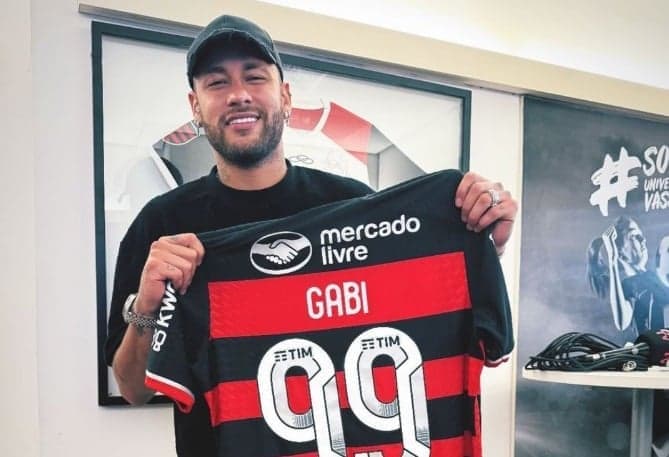 Neymar visita vestiário no Maracanã e manda recado à torcida do Flamengo; assista