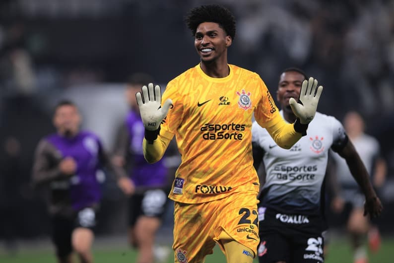 Corinthians vai comprar Hugo Souza junto ao Flamengo? Veja valores