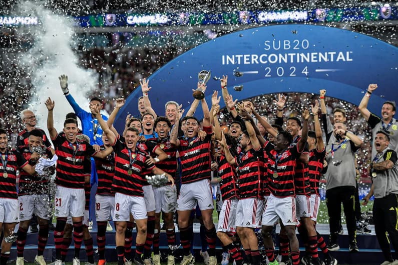 Após título no Sub-20, joia do Flamengo provoca: ‘Palmeiras não tem Mundial’