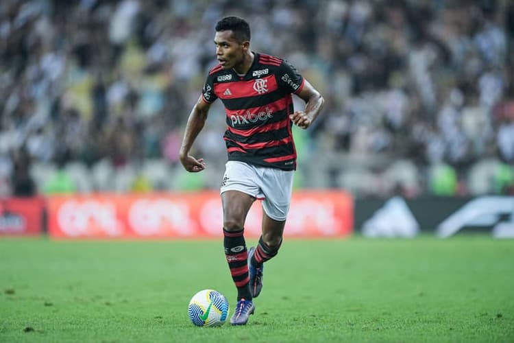 Alex Sandro analisa estreia pelo Flamengo e gol de empate do Vasco: ‘Baixamos a guarda’