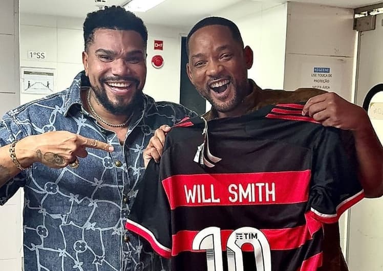 Rock in Rio: Will Smith encontra Naldo Benny e ergue camisa de gigante da Série A