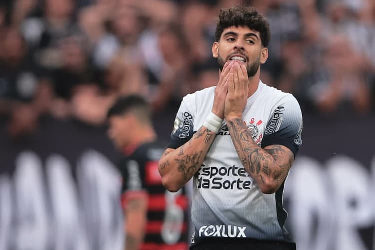 Yuri Alberto e Alcaraz são denunciados pelo STJD por agressão em Corinthians x Flamengo
