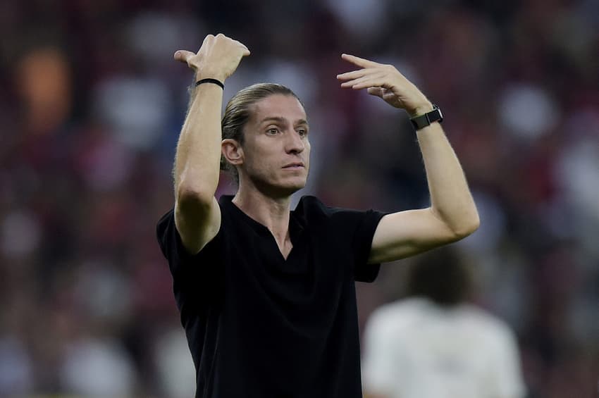 Filipe Luís compara estreias como treinador e jogador do Flamengo: ‘Totalmente diferente’