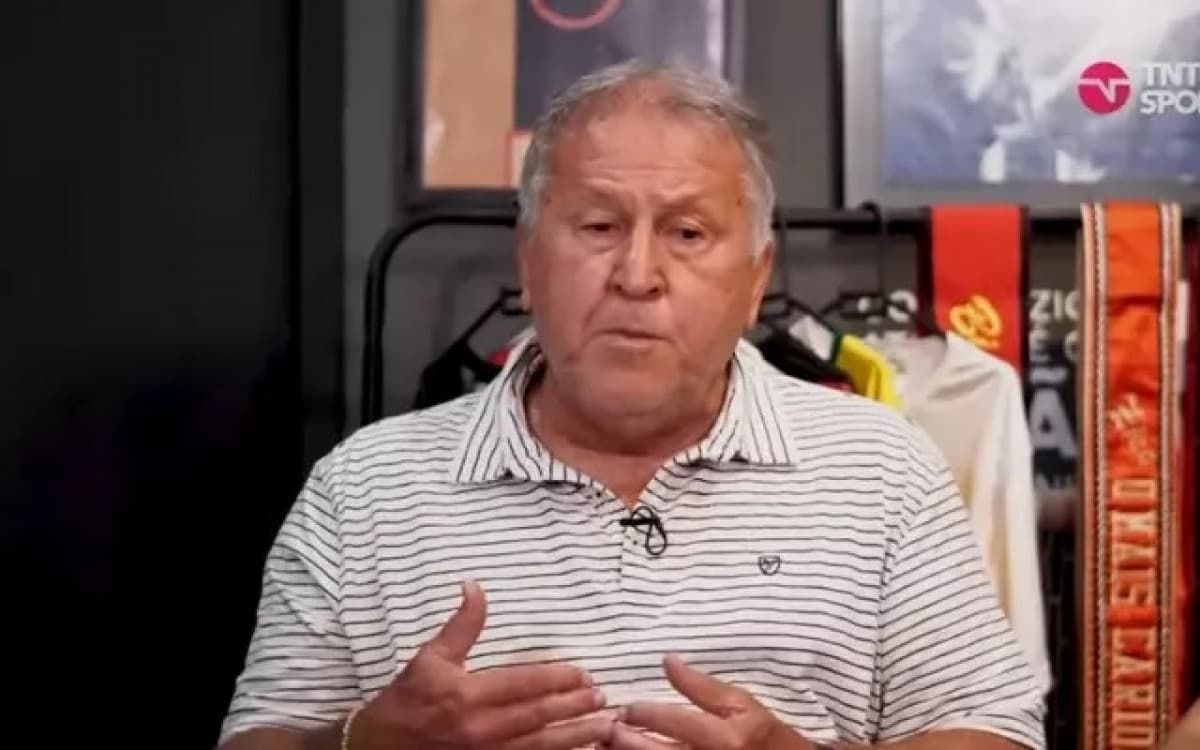 Zico faz críticas ao sistema defensivo do Flamengo: 'Não dá para corrigir isso?'